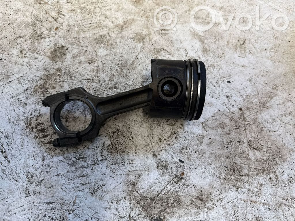 Piston with connecting rod   0840C