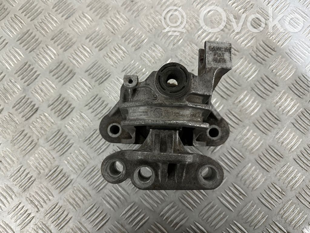 Engine mount bracket   51796829