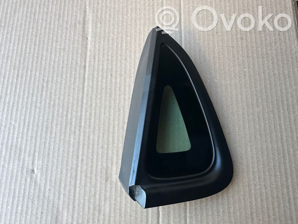 Rear side window   CLIOIV