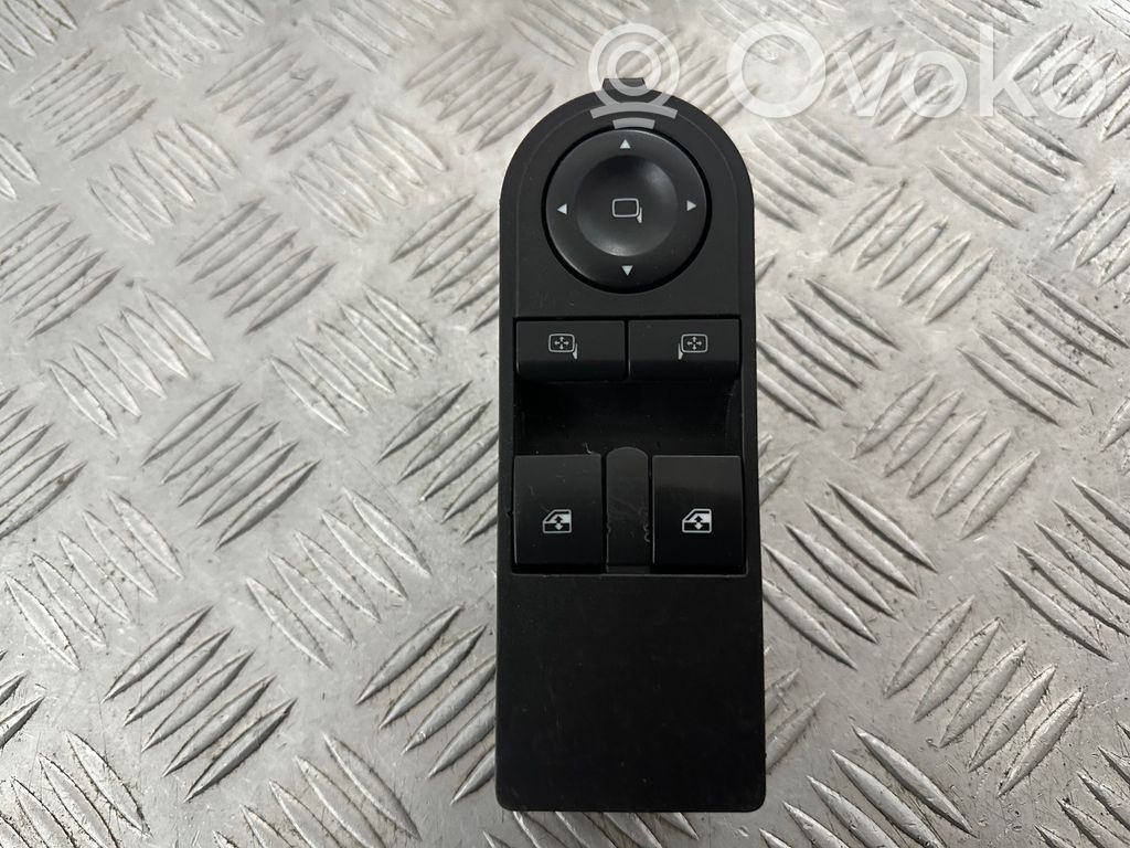 Opel Astra H Electric window control switch 
