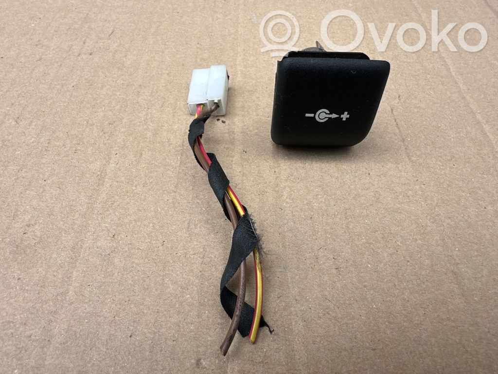 12V Steckdose hinten   6904008