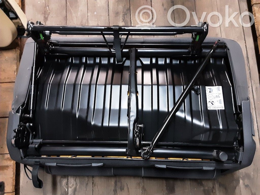 Volkswagen Caddy Toisen istuinrivin istuimet 