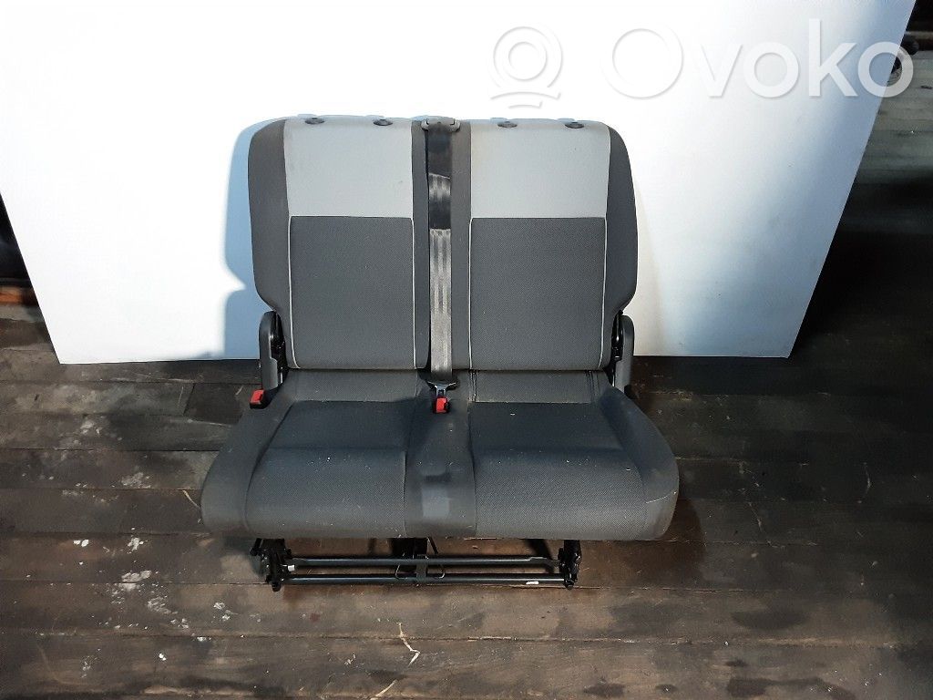 Volkswagen Caddy Toisen istuinrivin istuimet 