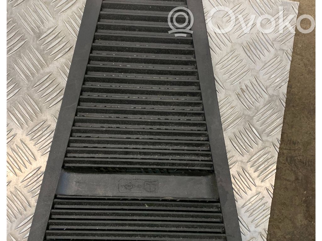Ford Turneo Courier Otros elementos de revestimiento del maletero/compartimento de carga 