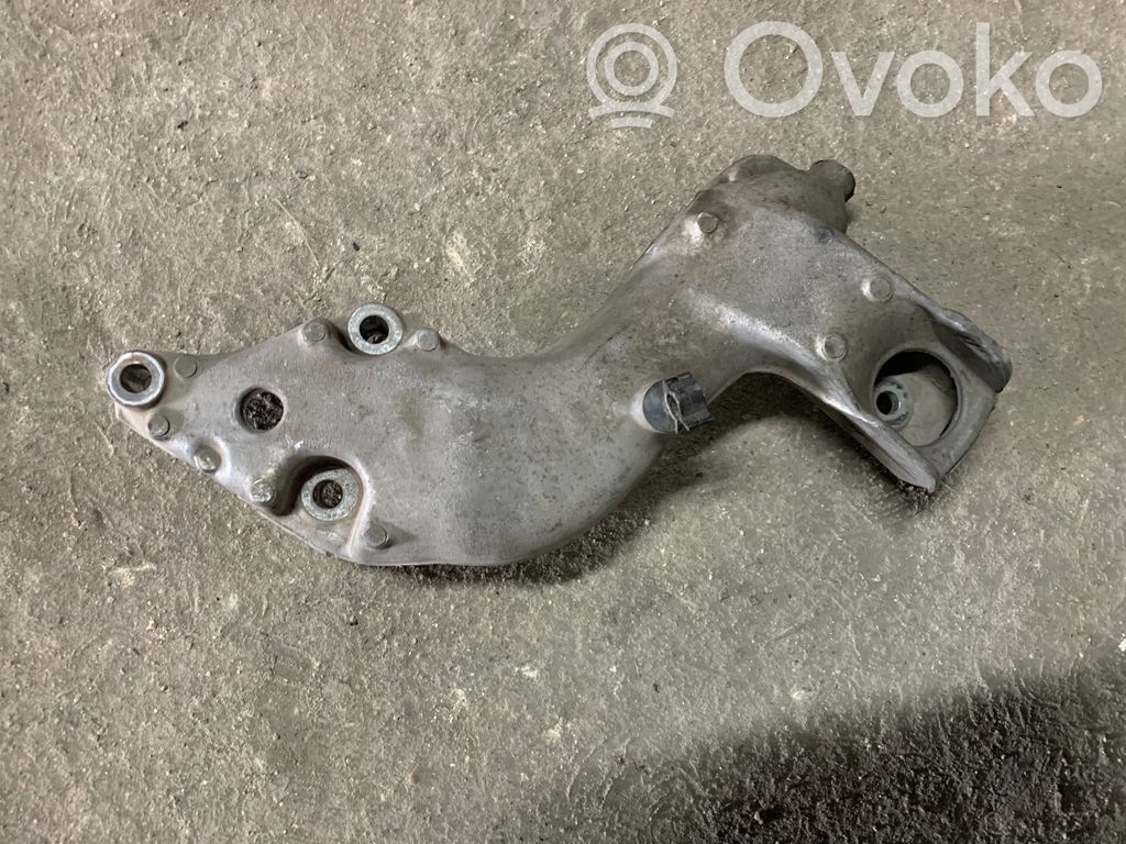 Citroen Berlingo Engine mounting bracket 