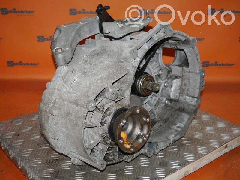 Volkswagen PASSAT B6 Cutie viteze manuală cu 6 trepte 