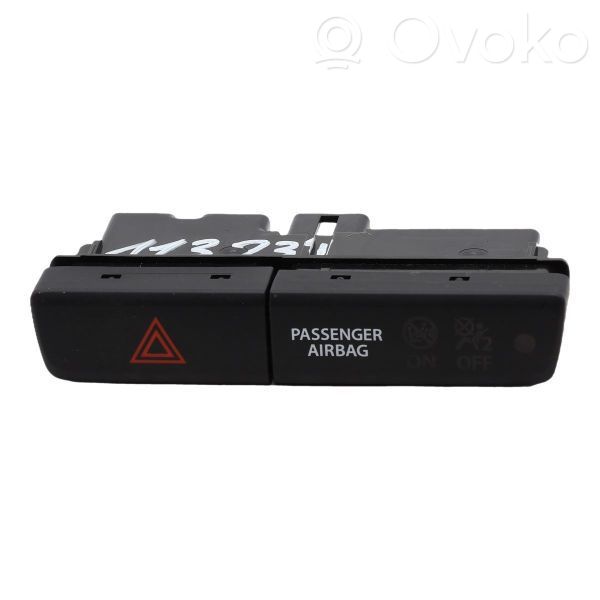 Hazard light switch   75K058,75K058