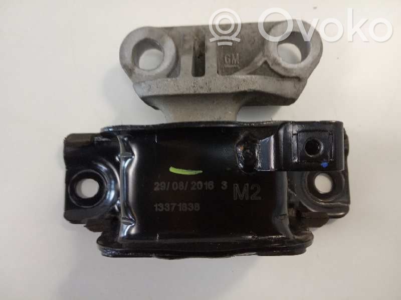 Engine mount bracket   13371838