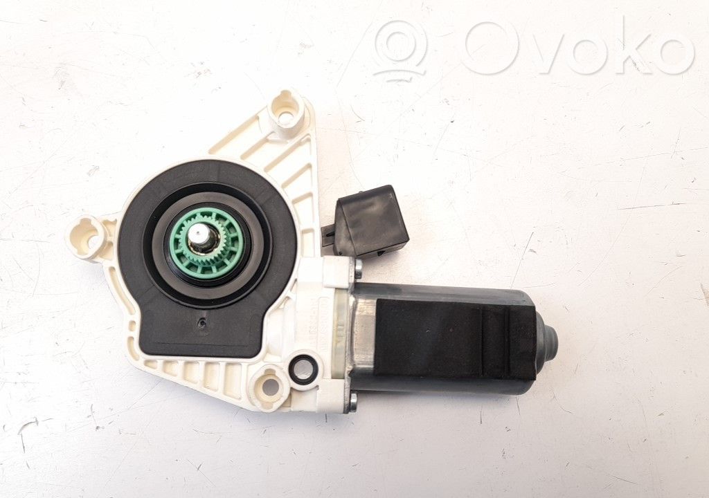 Mercedes-Benz CLA C117 X117 W117 Moteur de lève-vitre de porte avant