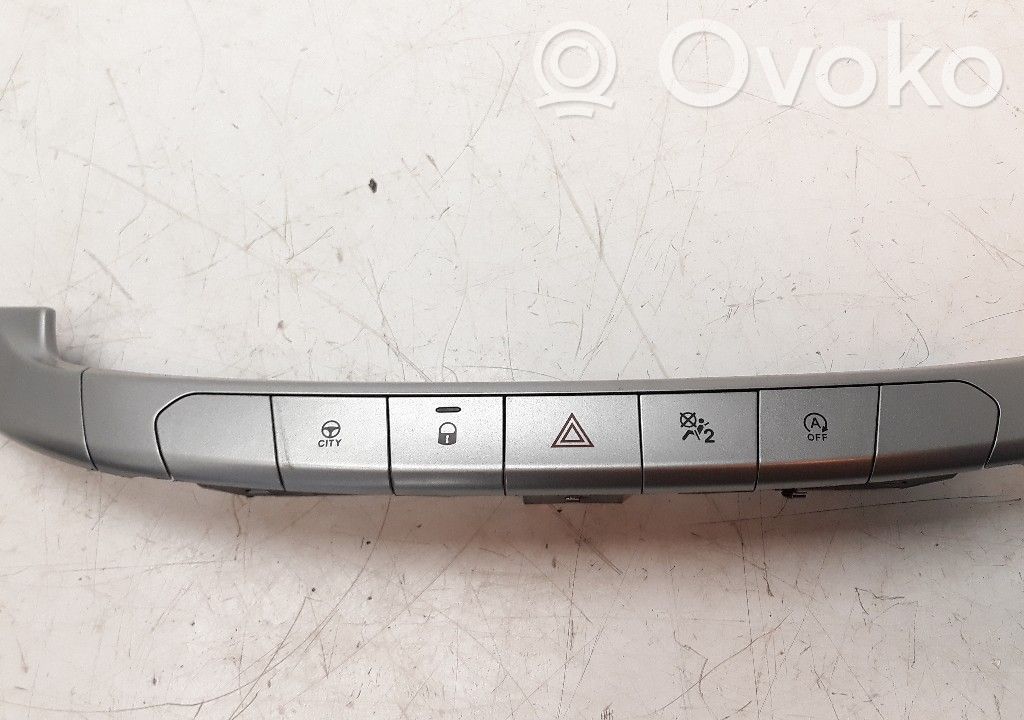 Fiat Tipo Hazard light switch 
