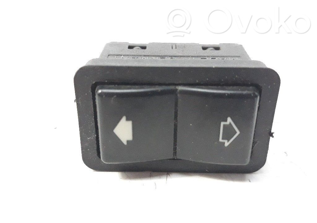 Electric window control switch   8368974