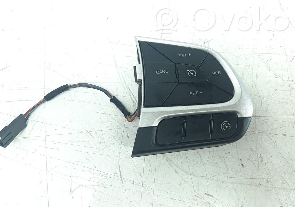 Boutons / interrupteurs volant   735669924,735669924