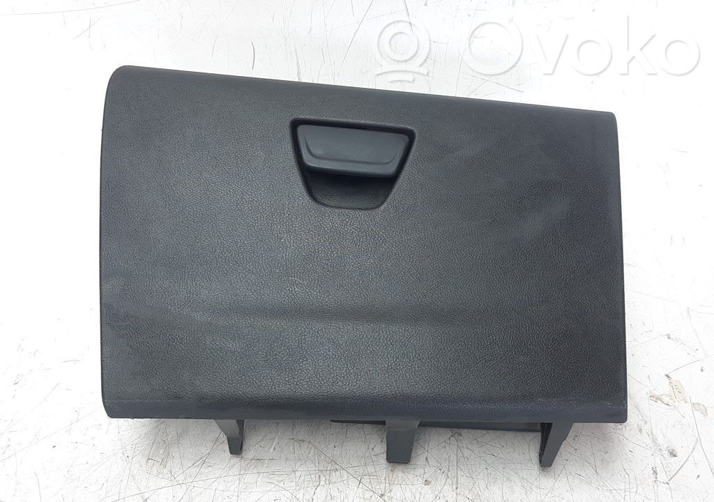 Glove box   REF