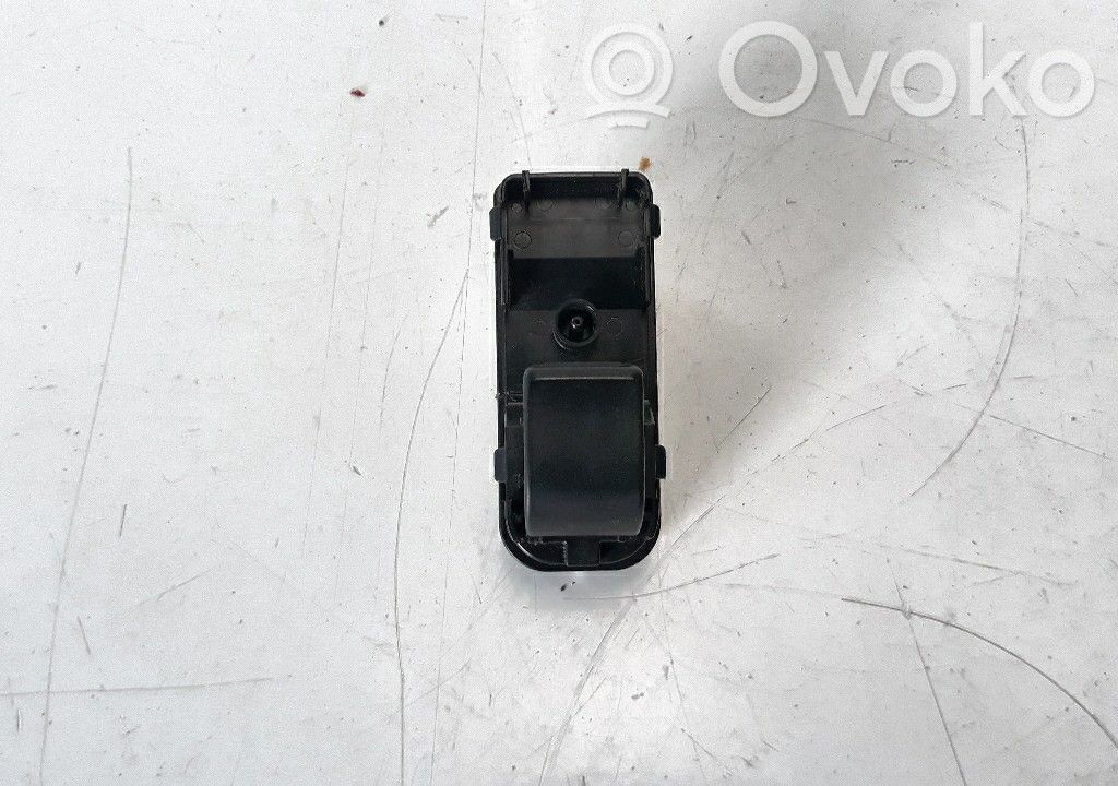 Interruptor del elevalunas eléctrico   K021