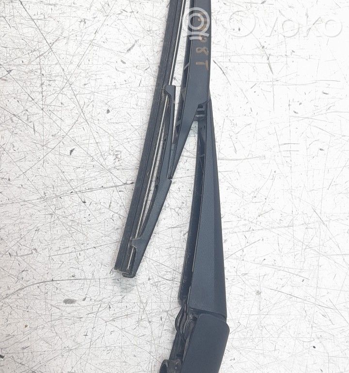 Brazo del limpiaparabrisas trasero   68358389AA