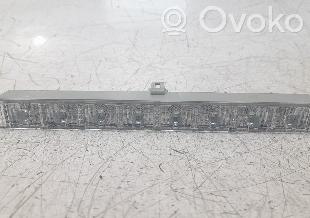 Kolmas/lisäjarruvalo   8157012450