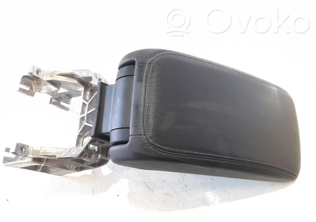 Audi A3 8Y Bracciolo 