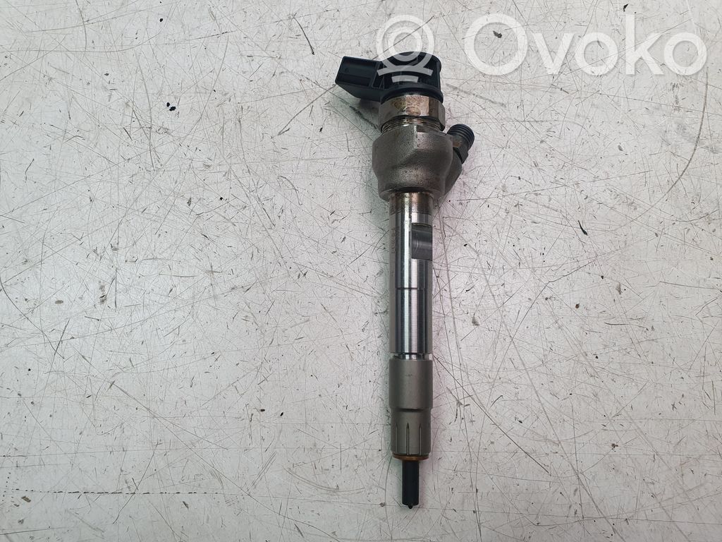 Inyector de combustible   8579236,0445111009