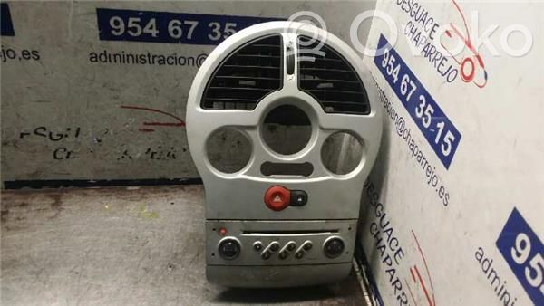 Panel / Radioodtwarzacz CD/DVD/GPS   8200357388