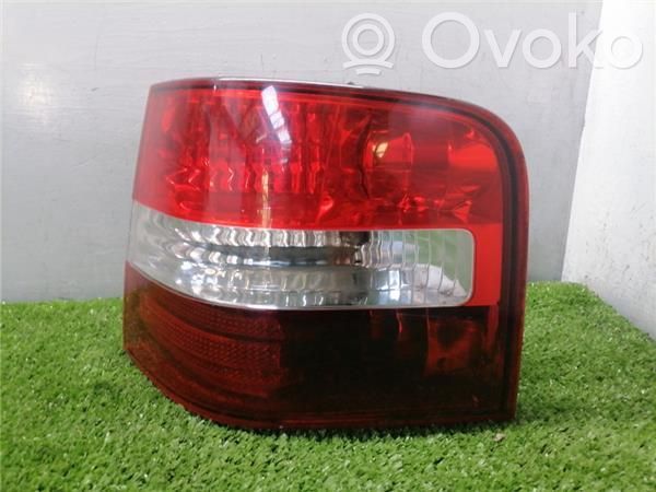 Lámpara de faros/luces traseros