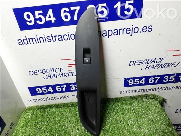 Opel Mokka Electric window control switch 