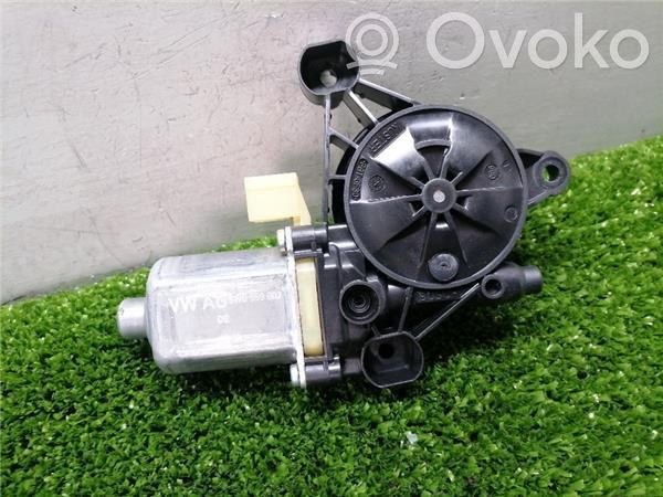 Motor del regulador de la ventanilla de la puerta delantera   130822704,8W0959802