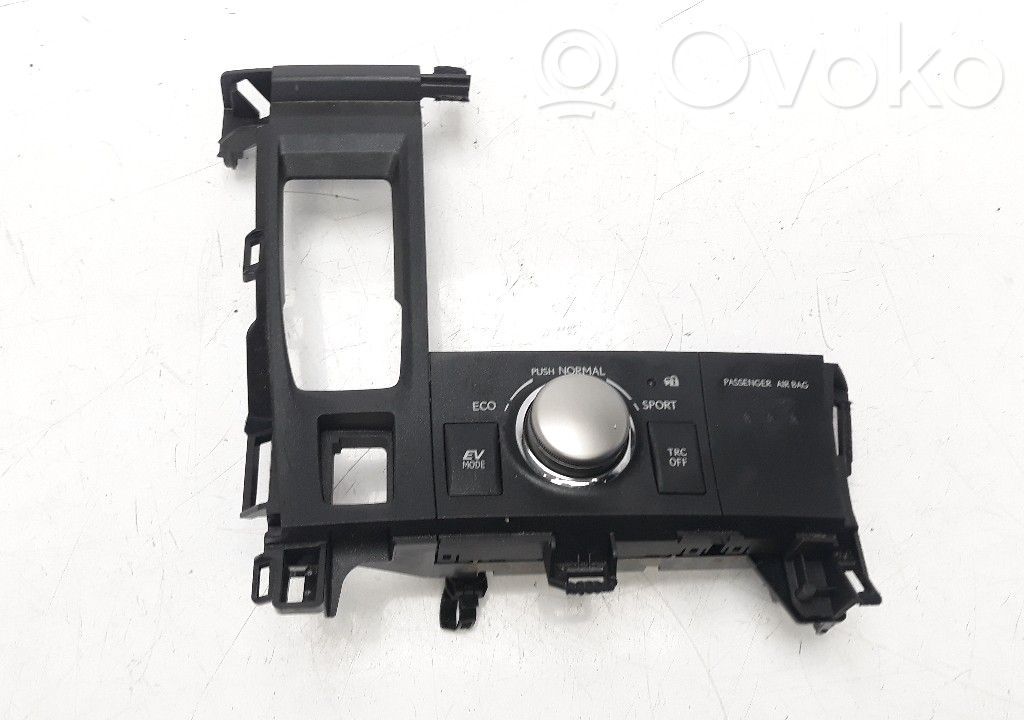 Lexus CT 200H Steering wheel buttons/switches 