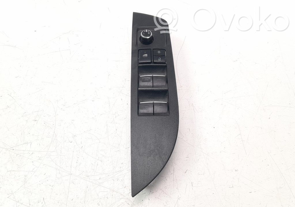 Electric window control switch   8404002160