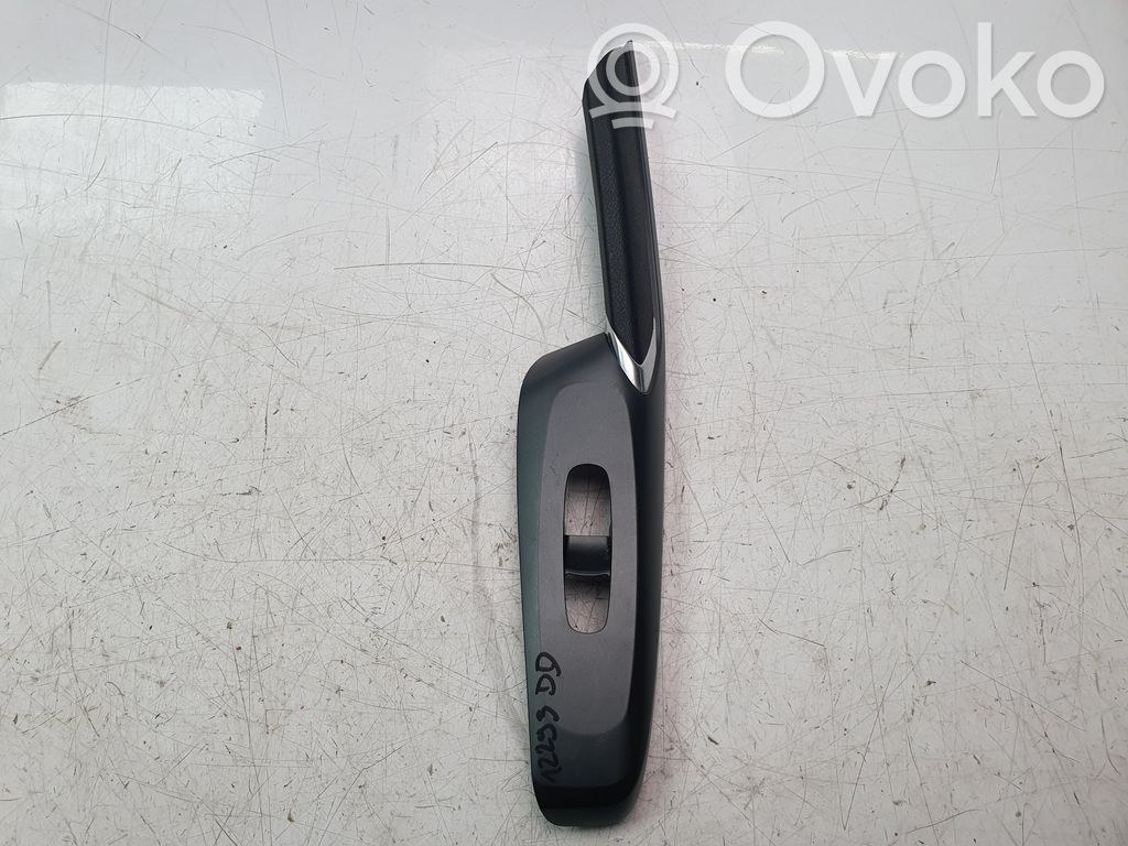 Nissan Juke II F16 Osłona tylnej klapy 