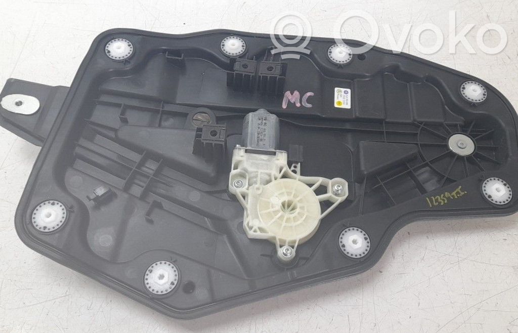 Skoda Enyaq iV Macara geam spate fără motor 