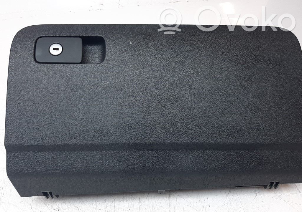 Guantera   1K1857101M