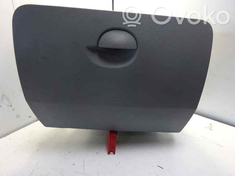 Glove box   REF