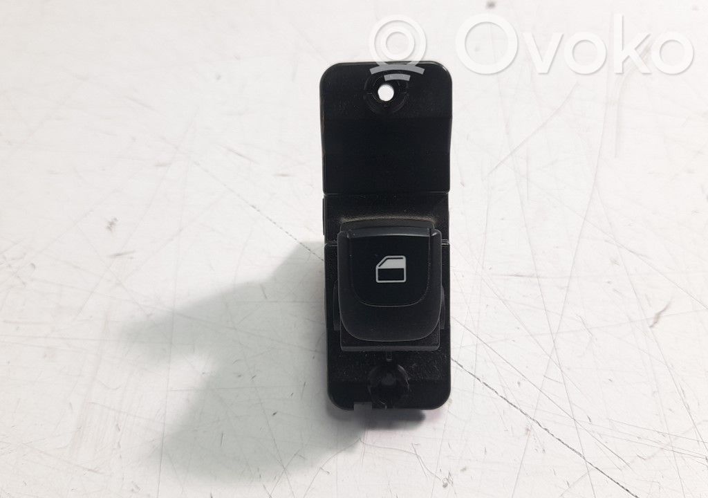 KIA Stonic Electric window control switch 