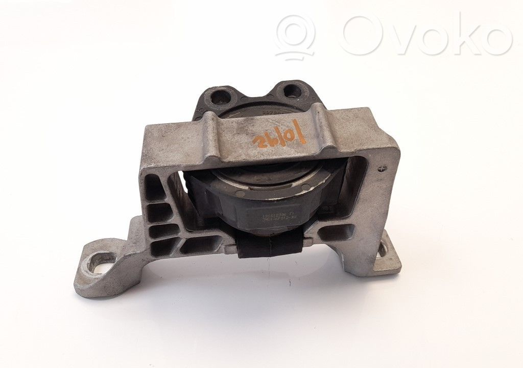 Volvo V40 Engine mount bracket 