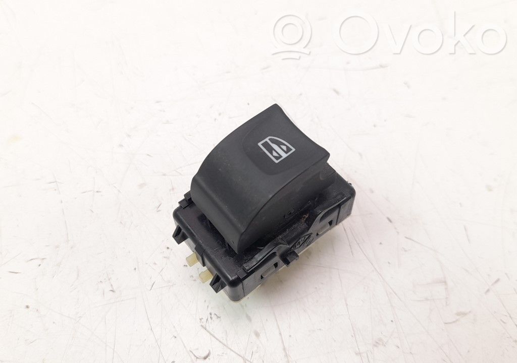 Renault Clio IV Przyciski szyb 
