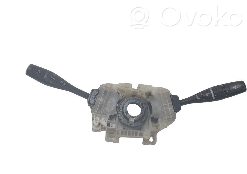 Mitsubishi Montero Butoane/comutatoare pe volan 