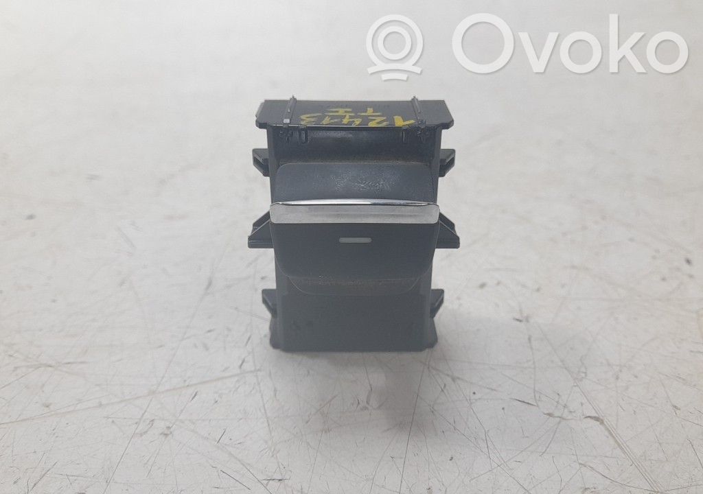 Subaru XV Electric window control switch 