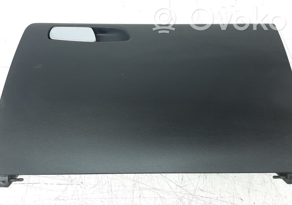 Guantera   8K1857104B