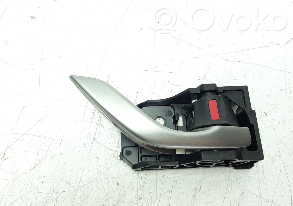Manecilla interna puerta trasera   KD53T8314