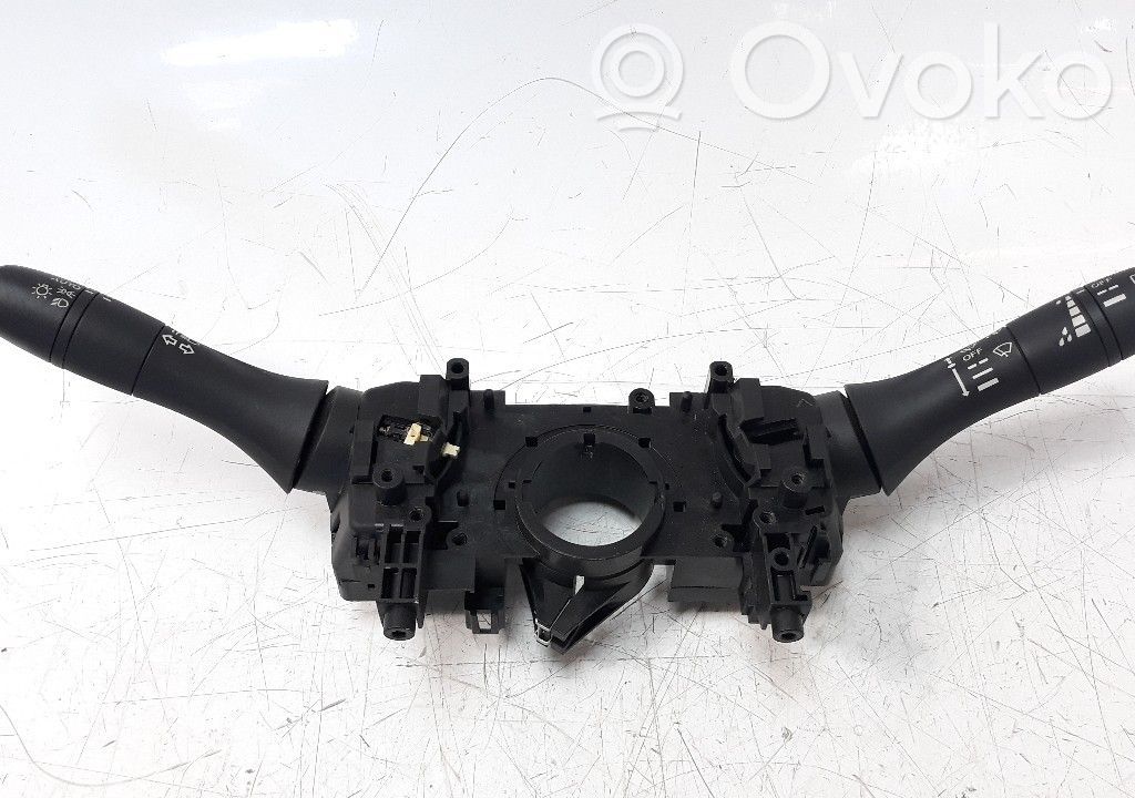 Nissan Juke II F16 Boutons / interrupteurs volant
