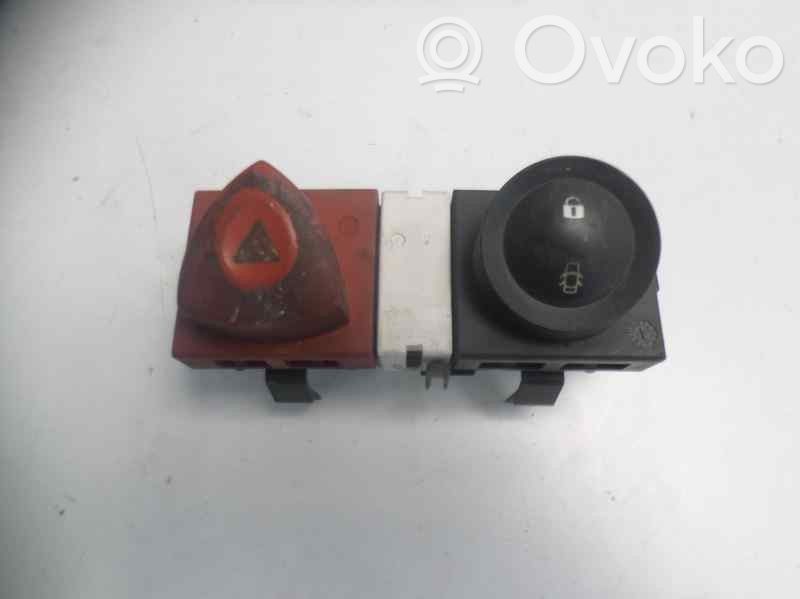 Botón interruptor de luz de peligro   8200095493