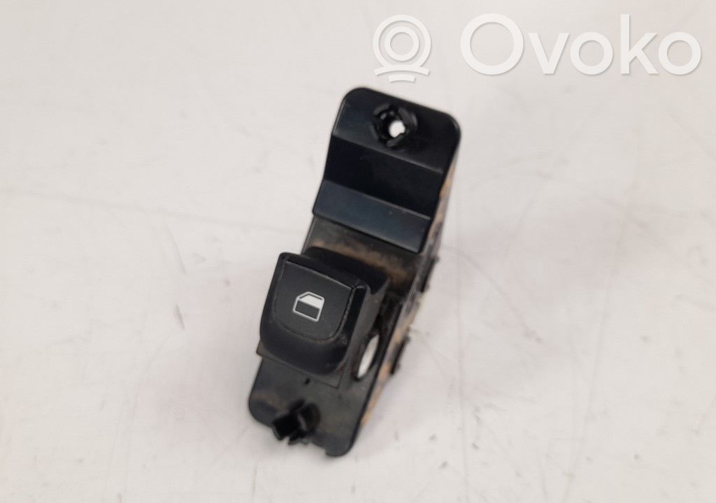 KIA Stonic Electric window control switch 
