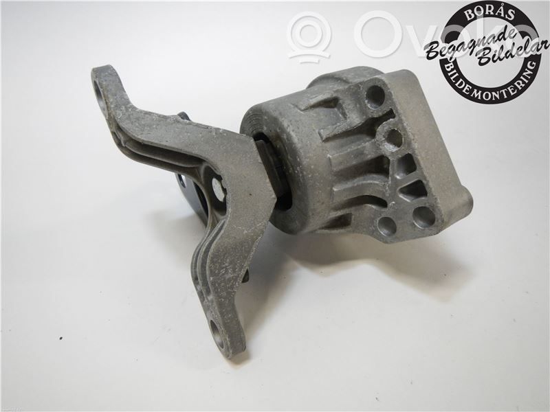 Volvo S60 Engine mount bracket 