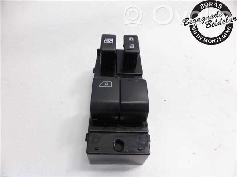 Nissan Note (E12) Electric window control switch 