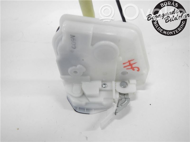 Mazda 2 Front door lock 