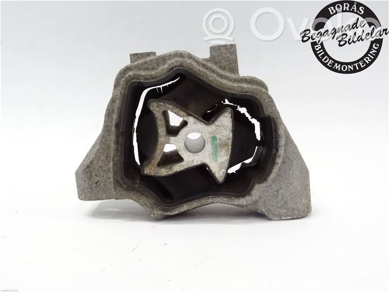 Volvo V60 Engine mount bracket 