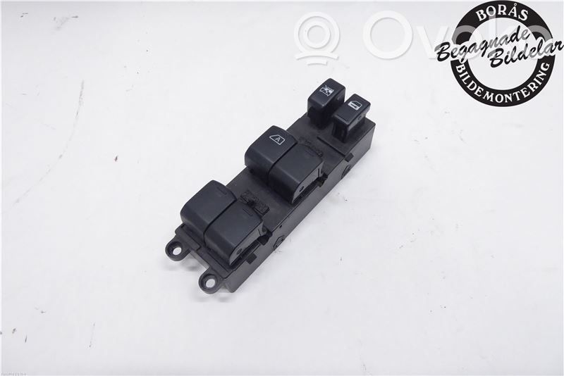 Electric window control switch   83071AJ030