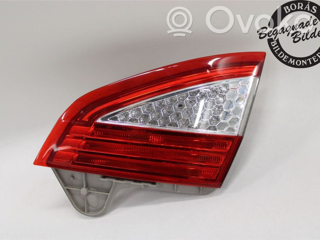 Ford Mondeo MK IV Aizmugurējais lukturis pārsegā 