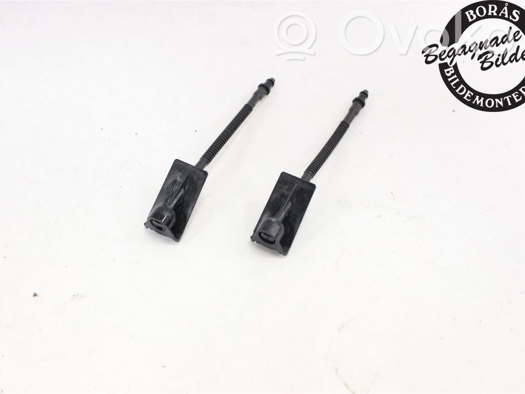 Ford Focus Windshield washer spray nozzle 