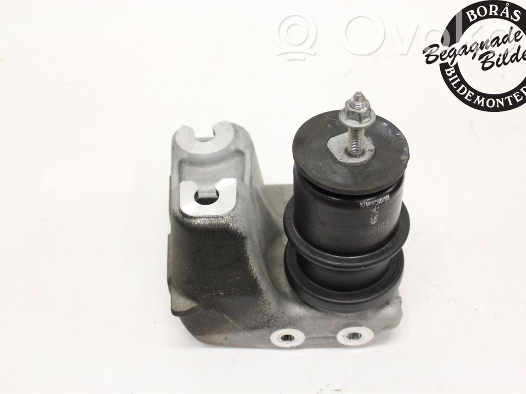 Subaru Outback (BS) Engine mounting bracket 